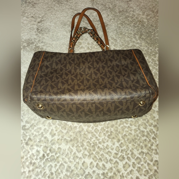 Michael Kors Monogram Satchel😍👜 - Picture 2 of 12